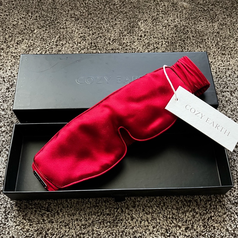 Cozy Earth silk sleep mask NWT